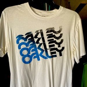 Size small Oakley graphic tee